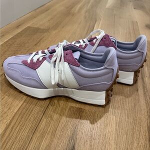 New, Never Worn New Balance 327 Size 8